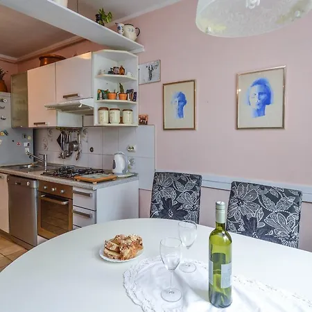 Apartament In Pula/istrien 27321 Pula